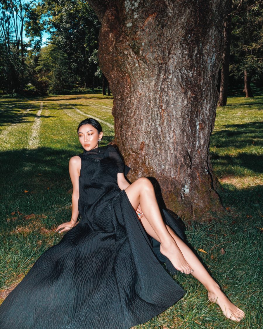 jessica wang wearing black grown on front yard and sharing fashion blogger posing tips // Notjessfashion - Notjessfashion.com