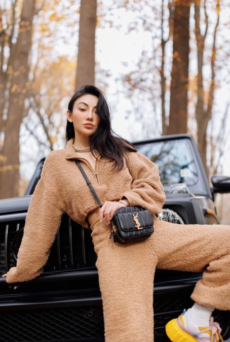 5 COZY ESSENTIALS TO KEEP YOU WARM ALL WINTER LONG